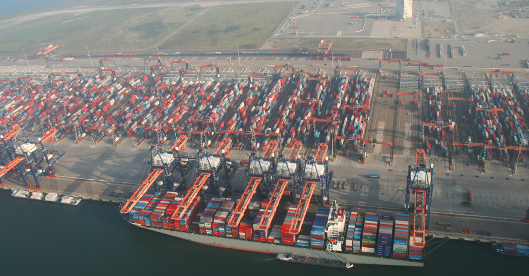  Containerbinnenschiff  