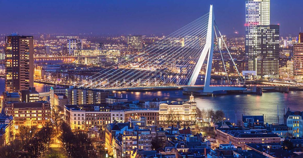  Containerbinnenschiff  