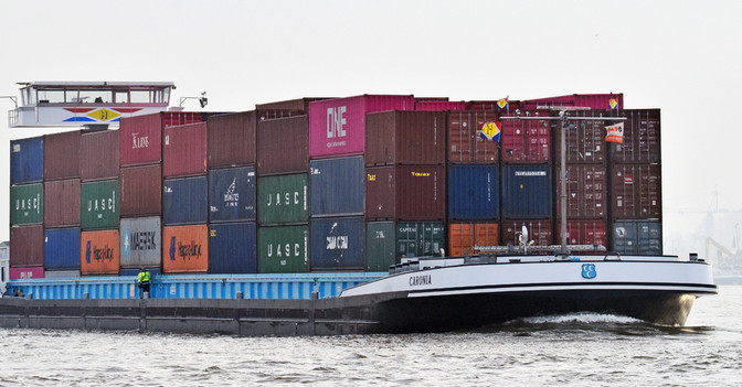  Containerbinnenschiff  