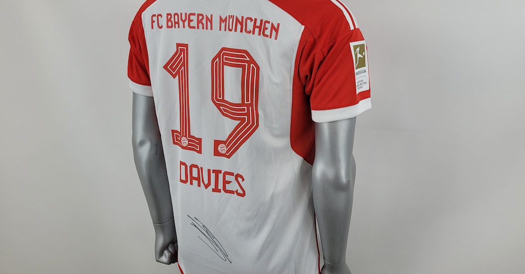 Davies FCB-Trikot   Davies FCB-Trikot
