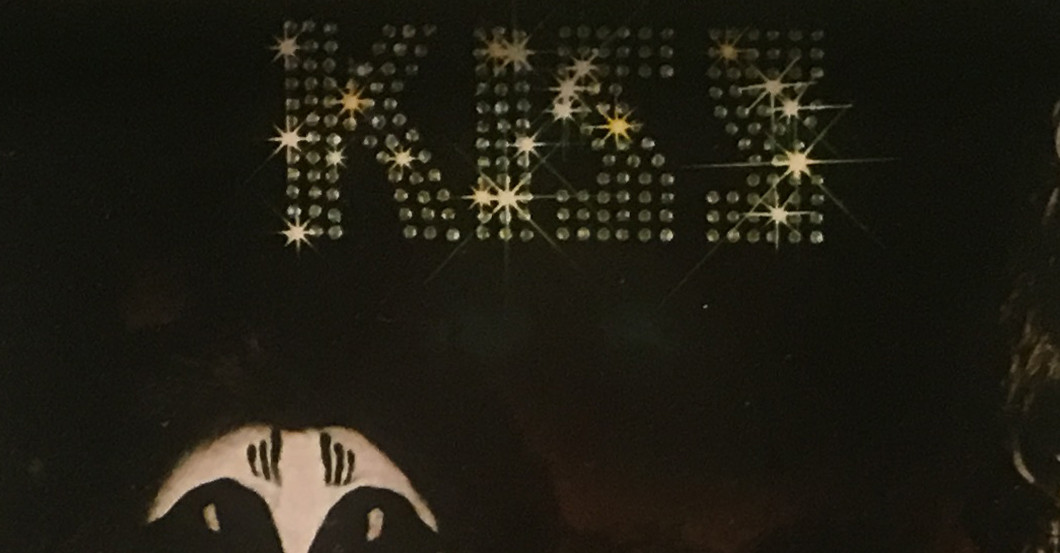 Debütalbum KISS signiert   Debütalbum KISS signiert