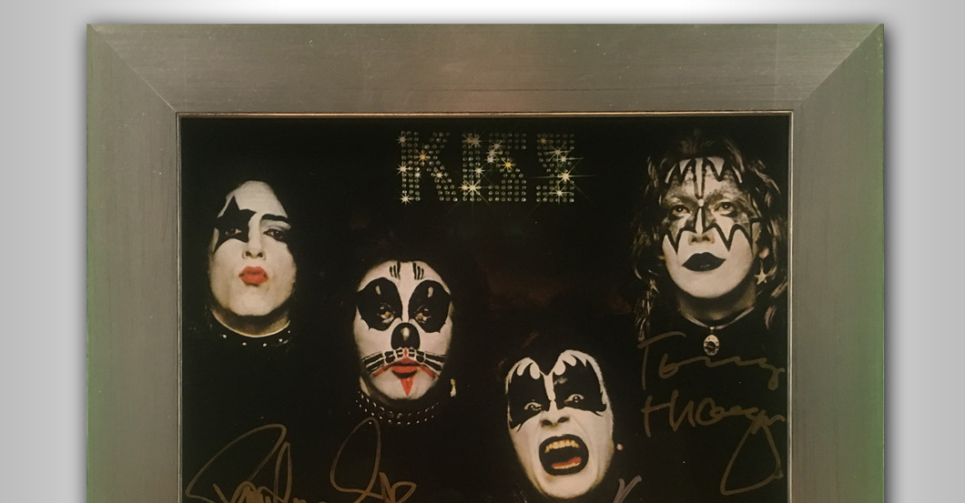 Debütalbum KISS signiert   Debütalbum KISS signiert