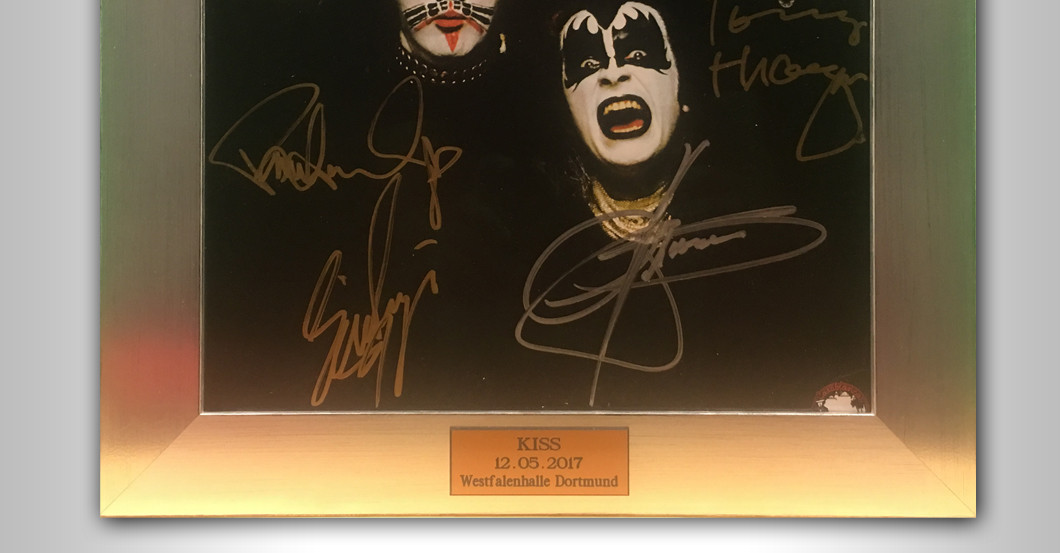 Debütalbum KISS signiert   Debütalbum KISS signiert