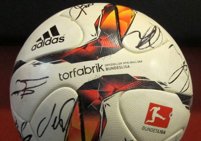 Der Spielball des FC Köln   Der Spielball des FC Köln