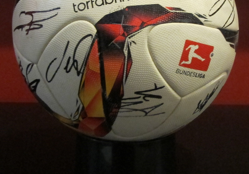 Der Spielball des FC Köln   Der Spielball des FC Köln