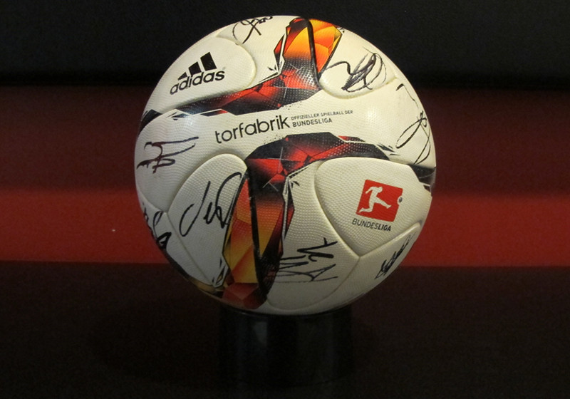 Der Spielball des FC Köln   Der Spielball des FC Köln
