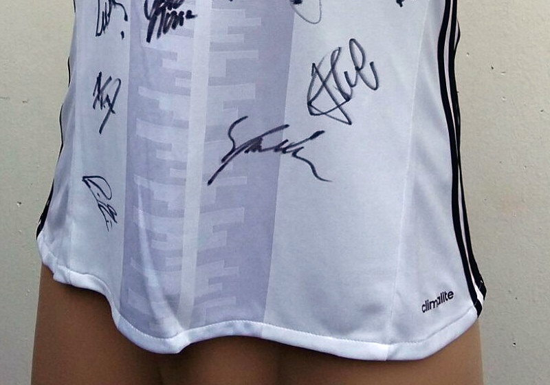 DFB-Damen-Trikot und Ball   DFB-Damen-Trikot und Ball