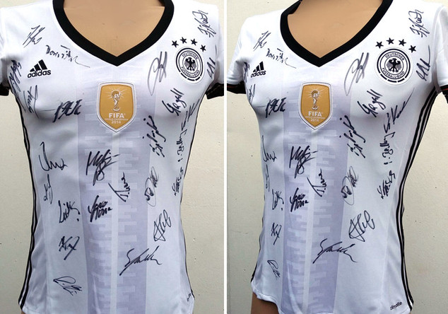 DFB-Damen-Trikot und Ball   DFB-Damen-Trikot und Ball