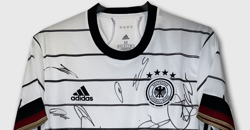 DFB Team signiert Trikot   DFB Team signiert Trikot