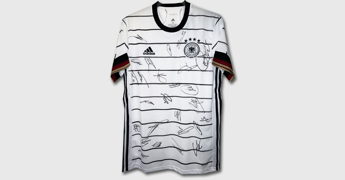 DFB Team signiert Trikot   DFB Team signiert Trikot