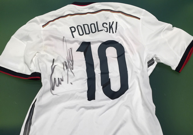 Lukas Podolski / United Charity - Auktionen für Kinder in Not