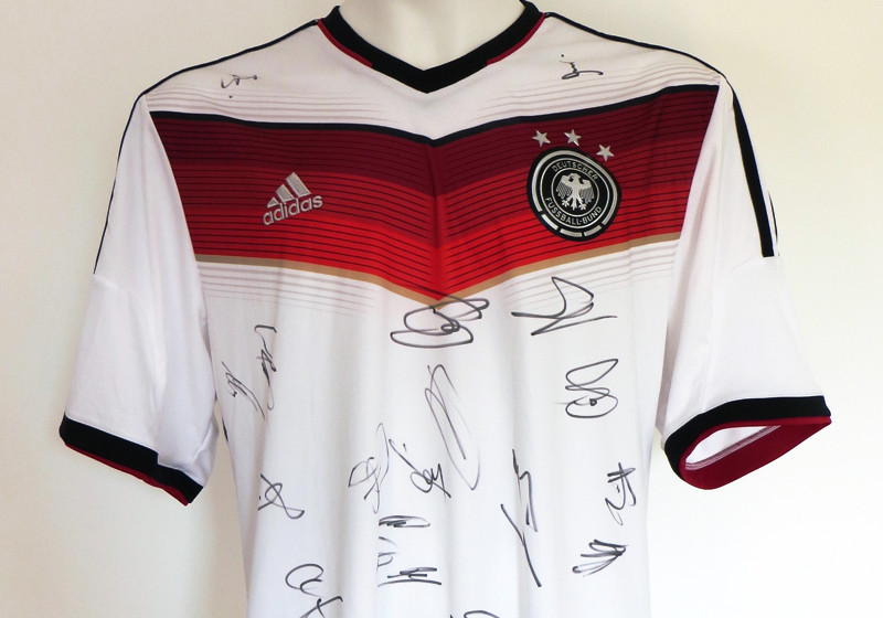  DFB Trikot teamsigniert 