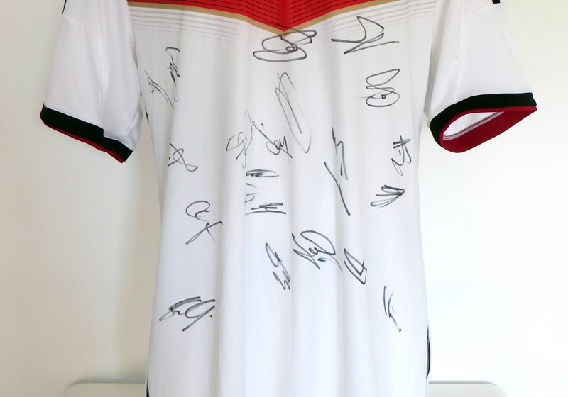  DFB Trikot teamsigniert 