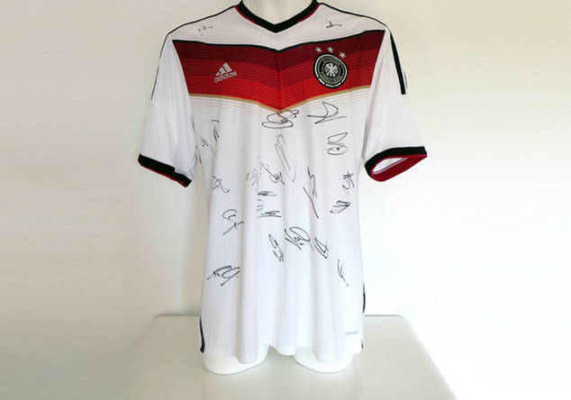  DFB Trikot teamsigniert 