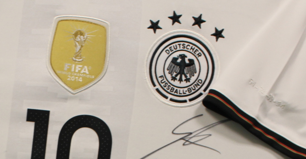  DFB Trikot teamsigniert 