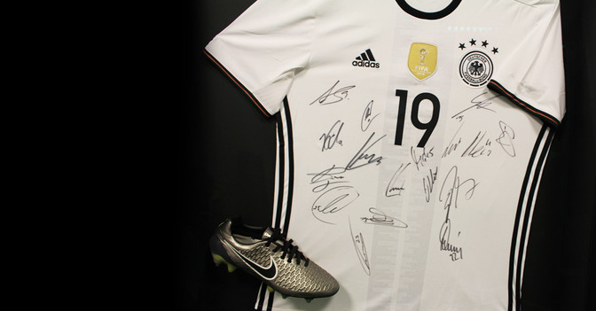 DFB Trikot teamsigniert   DFB Trikot teamsigniert