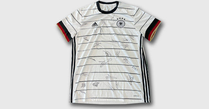  DFB Trikot teamsigniert 
