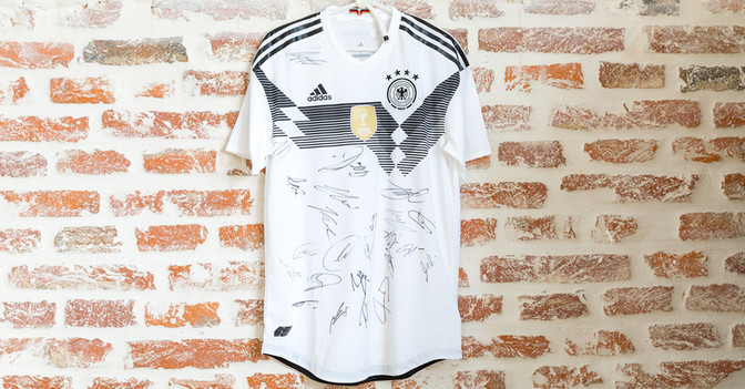 DFB Trikot WM signiert   DFB Trikot WM signiert