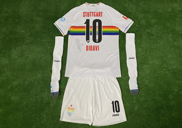  Didavi Outfit signiert 