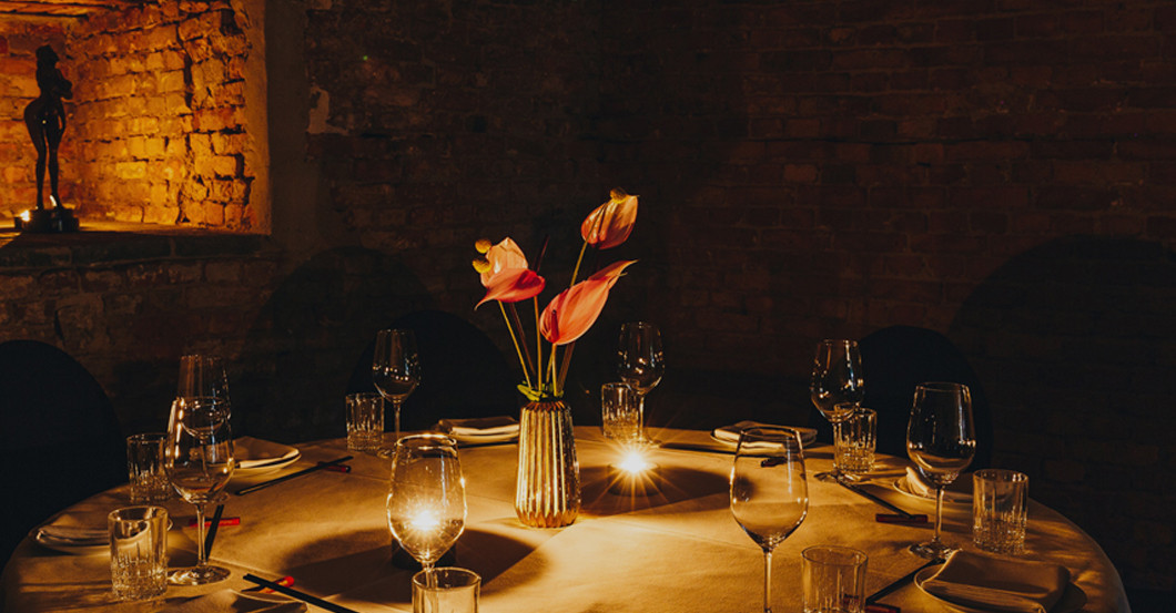 Dinner Show Provocateur 1   Dinner Show Provocateur 1