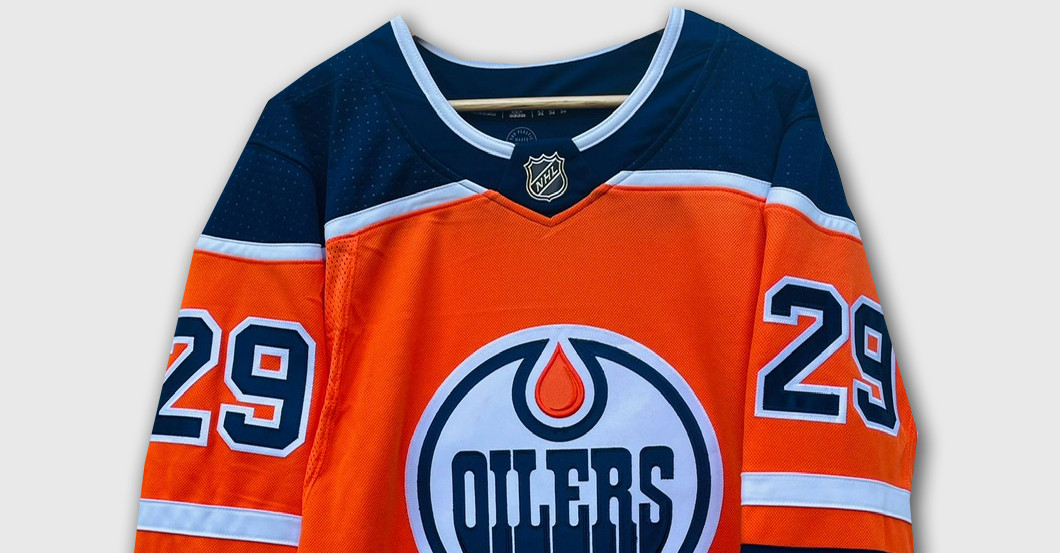 Zur Eishockey-WM: Leon Draisaitl stiftet signiertes Oilers-Trikot