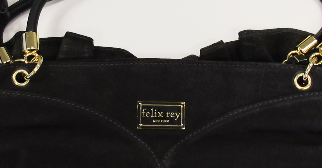 Das Innere ist in modischem Leo-Look gehalten Das Innere ist in modischem Leo-Look gehalten