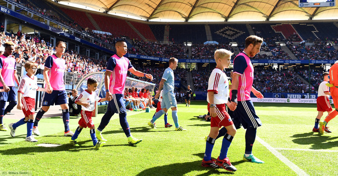 Einlaufkind HSV   Einlaufkind HSV