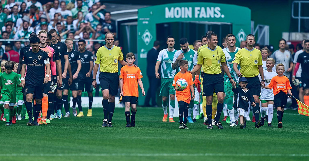Einlaufkind Werder SCF   Einlaufkind Werder SCF