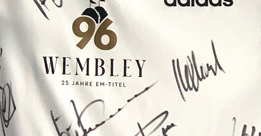  EM 96 signiertes Trikot 