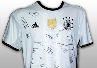  EM Trikot teamsigniert 