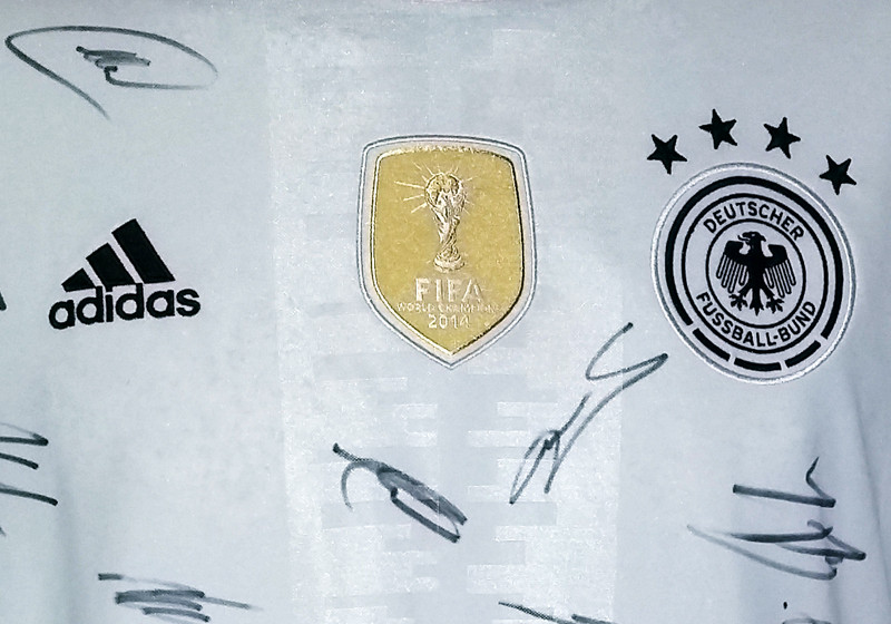  EM Trikot teamsigniert 