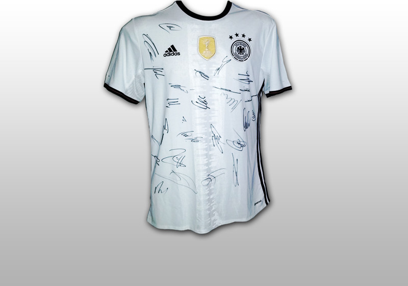  EM Trikot teamsigniert 