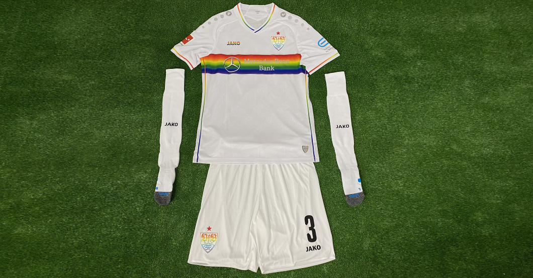  Endo Outfit signiert 