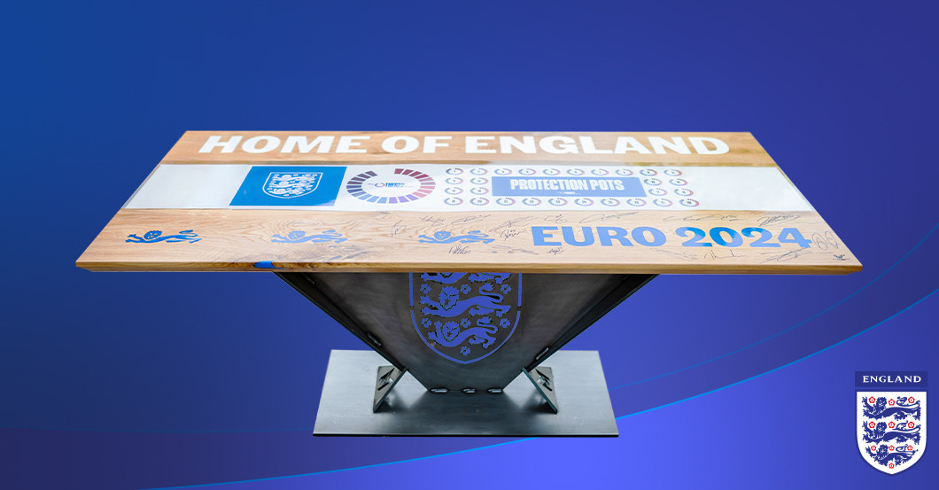 England Tisch   England Tisch