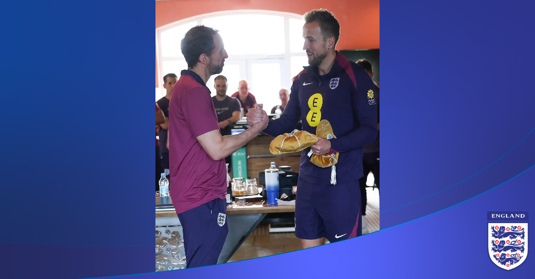 England Tisch   England Tisch