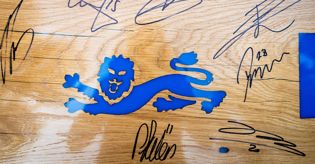 England Tisch   England Tisch