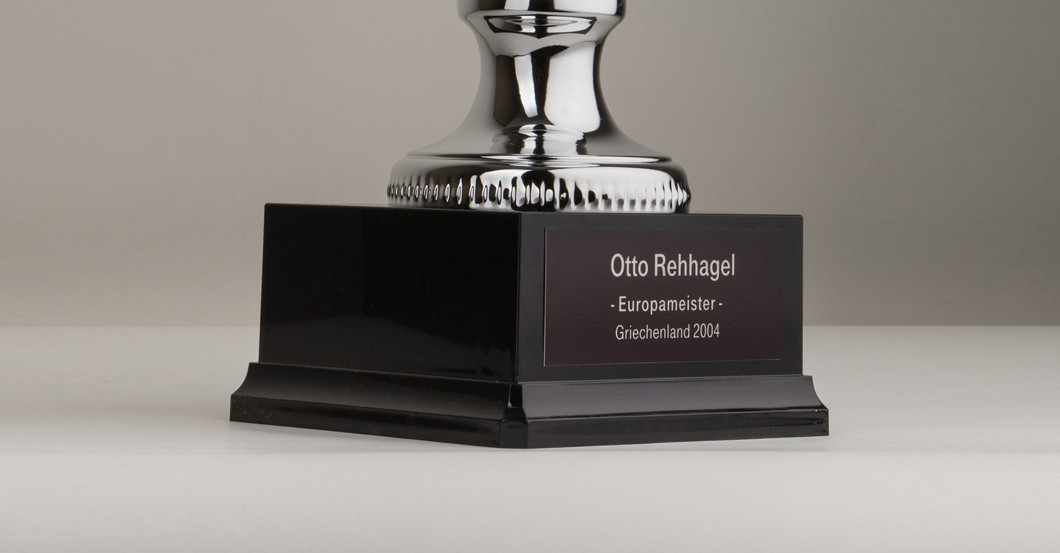 Euro Pokal signiert   Euro Pokal signiert