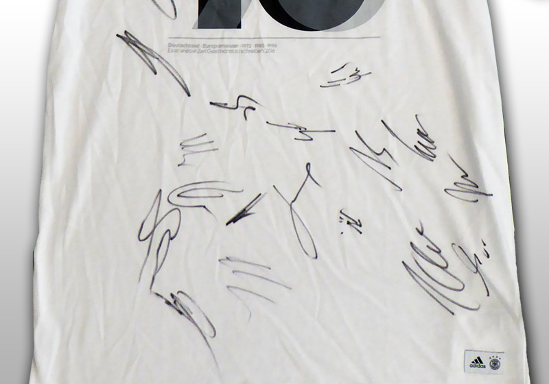  Euro Shirt teamsigniert 