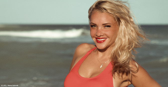  Evelyn Burdecki Outfits 