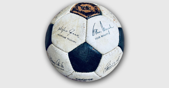 EW WM 1982 Ball    EW WM 1982 Ball