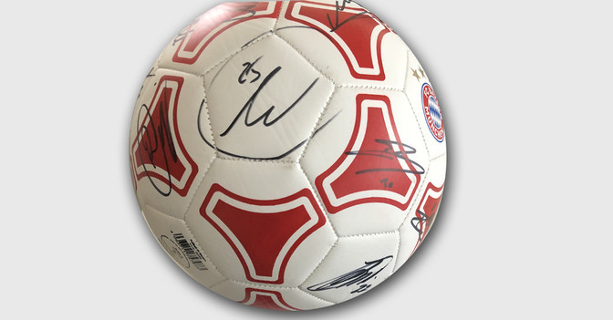 FC Bayern Ball   FC Bayern Ball