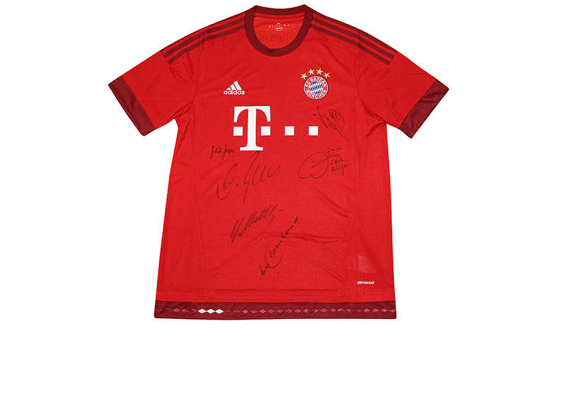  FCB Heimtrikot signiert 