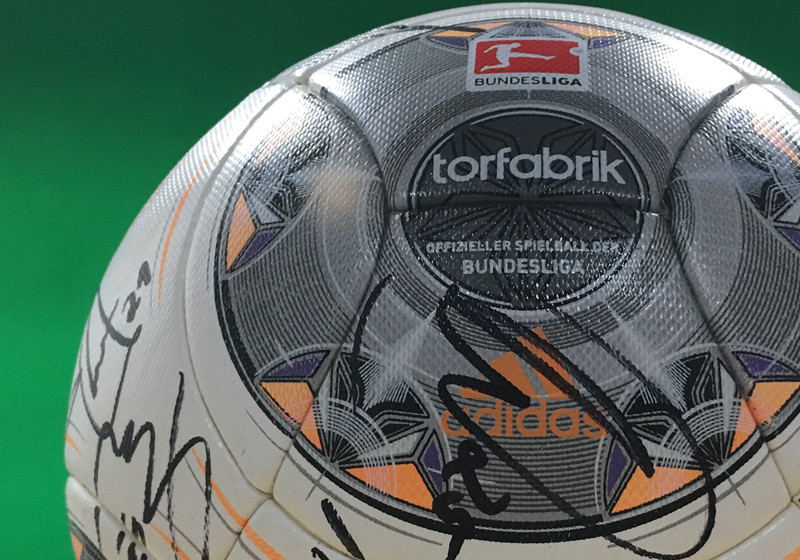  FCB-Spielball signiert 