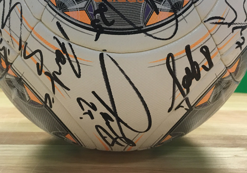  FCB-Spielball signiert 