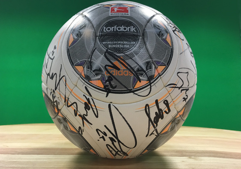  FCB-Spielball signiert 