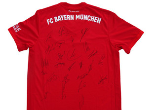  FCB Trikot teamsigniert 
