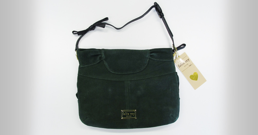 Suede Ruffle Clutch von Felix Rey im modernen Leo-Look Suede Ruffle Clutch von Felix Rey im modernen Leo-Look