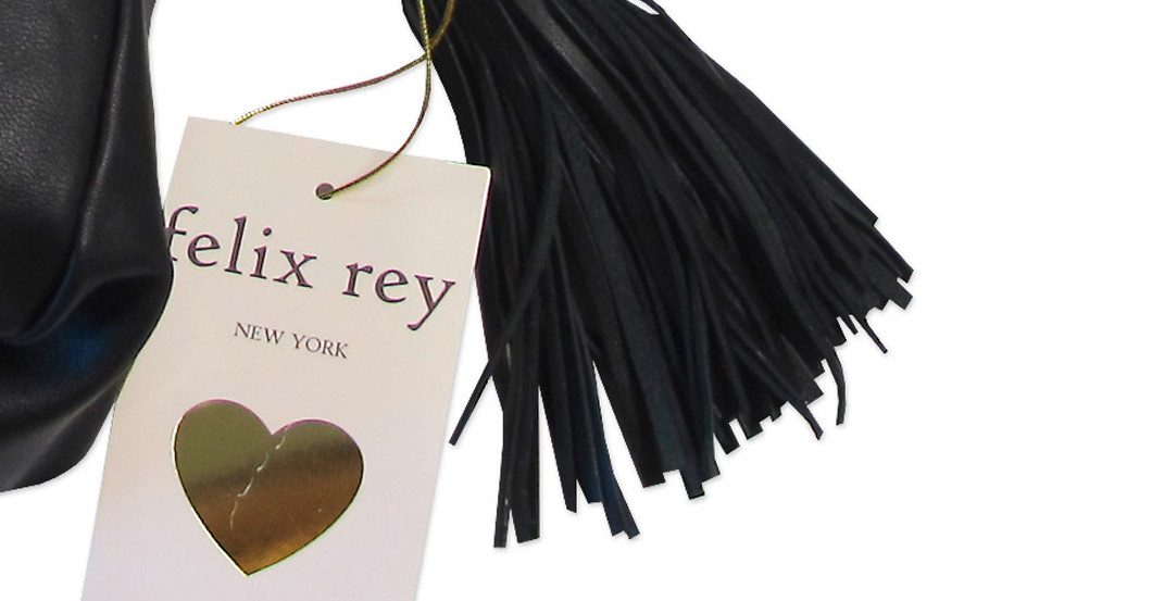 Abnehmbaren Fransenbänder an den Außenseiten Abnehmbaren Fransenbänder an den Außenseiten