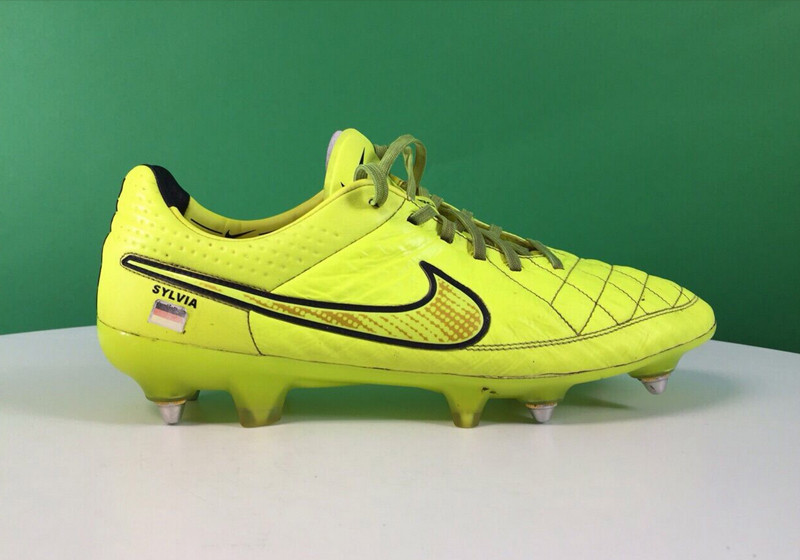 Die getragenen Schuhe von Daniel Didavi aus dem Bundesligafinale Die getragenen Schuhe von Daniel Didavi aus dem Bundesligafinale
