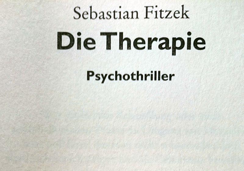 Von Bestsellerautor Sebastian Fitzek signiertes Buch „Die Therapie“Von Bestsellerautor Sebastian Von Bestsellerautor Sebastian Fitzek signiertes Buch „Die Therapie“Von Bestsellerautor Sebastian